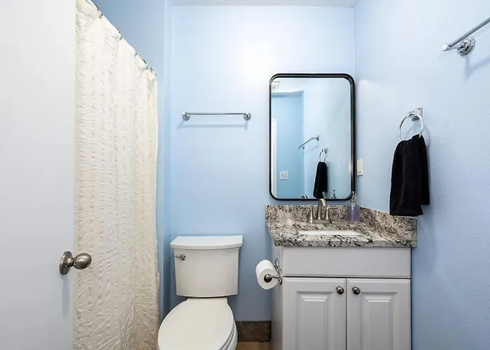 Chic Flagstaff Oasis: 5 Bedrooms & Fenced For Pets Holiday home