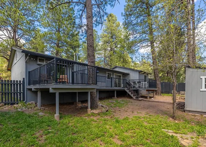 Chic Flagstaff Oasis: 5 Bedrooms & Fenced For Pets Mountainaire