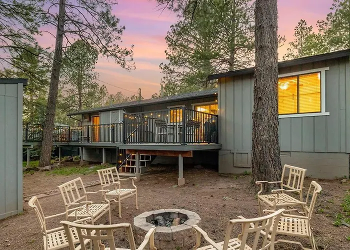 Chic Flagstaff Oasis: 5 Bedrooms & Fenced For Pets Mountainaire