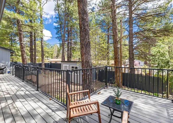 Chic Flagstaff Oasis: 5 Bedrooms & Fenced For Pets *