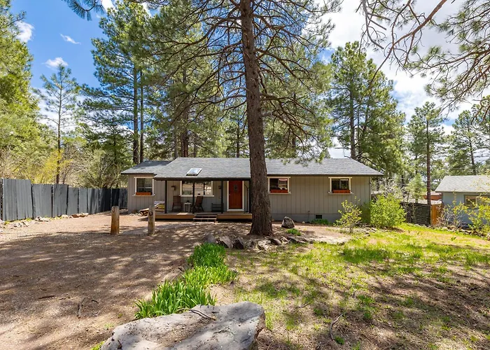Chic Flagstaff Oasis: 5 Bedrooms & Fenced For Pets * Mountainaire