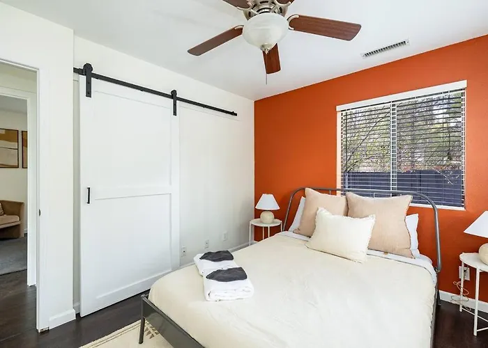 Chic Flagstaff Oasis: 5 Bedrooms & Fenced For Pets * Mountainaire