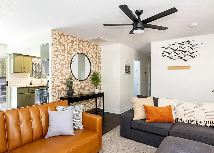 Chic Flagstaff Oasis: 5 Bedrooms & Fenced For Pets