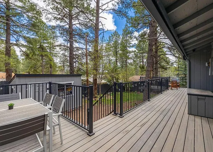 Chic Flagstaff Oasis: 5 Bedrooms & Fenced For Pets