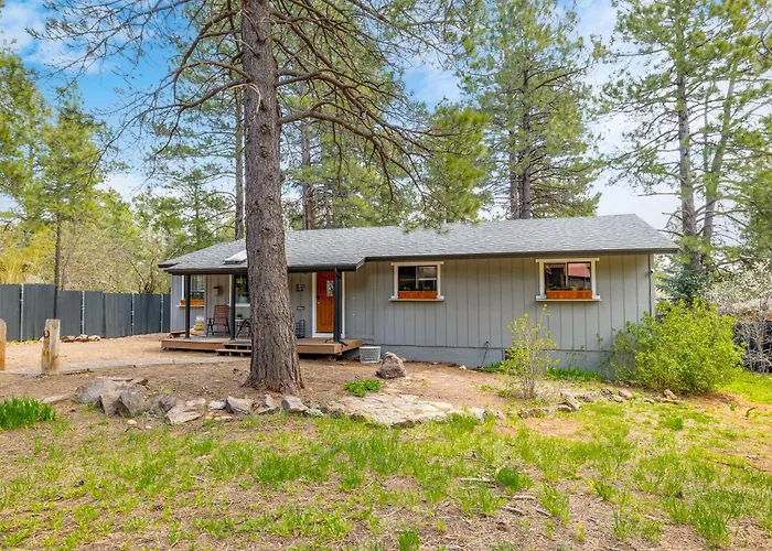 Chic Flagstaff Oasis: 5 Bedrooms & Fenced For Pets * Mountainaire