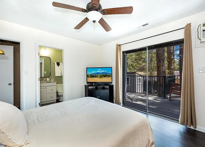 Chic Flagstaff Oasis: 5 Bedrooms & Fenced For Pets