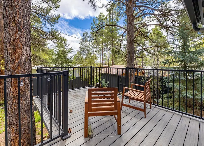 Chic Flagstaff Oasis: 5 Bedrooms & Fenced For Pets Holiday home *