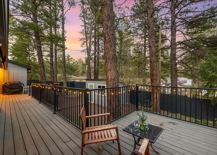 Chic Flagstaff Oasis: 5 Bedrooms & Fenced For Pets Mountainaire