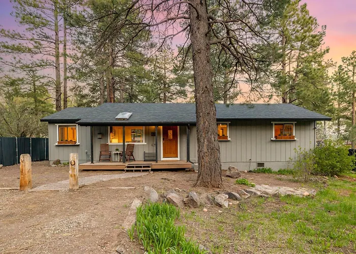 Chic Flagstaff Oasis: 5 Bedrooms & Fenced For Pets