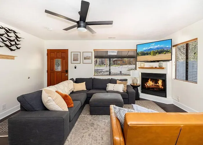 Chic Flagstaff Oasis: 5 Bedrooms & Fenced For Pets