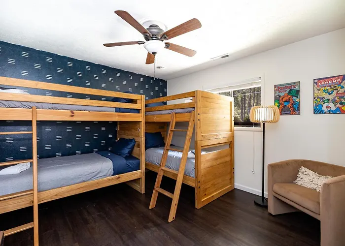 Chic Flagstaff Oasis: 5 Bedrooms & Fenced For Pets Mountainaire
