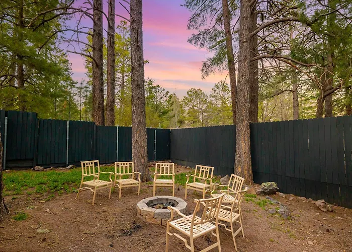 Chic Flagstaff Oasis: 5 Bedrooms & Fenced For Pets * Mountainaire